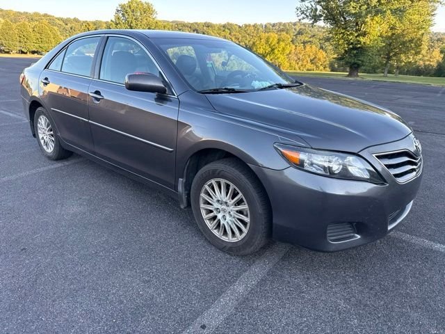 Used 2010 Gray Toyota LE image 3