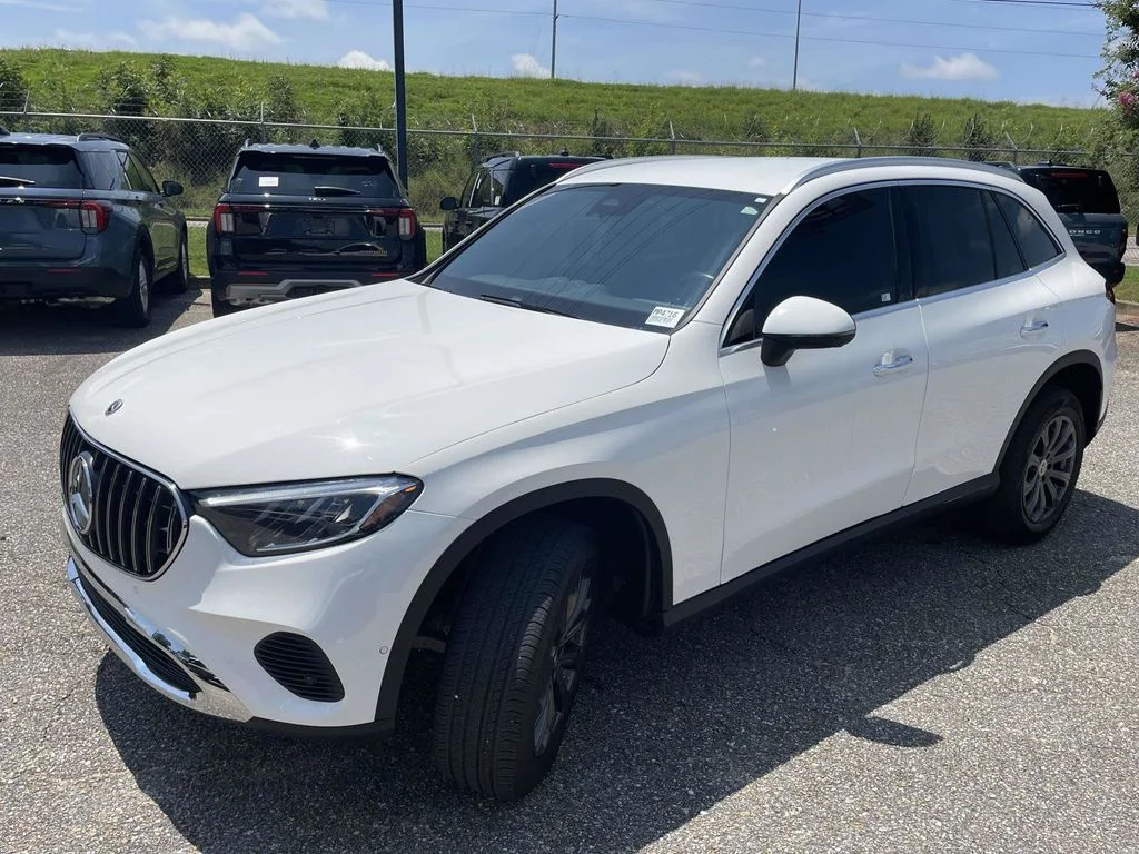 Used 2024 White Mercedes-Benz GLC 300 image 7