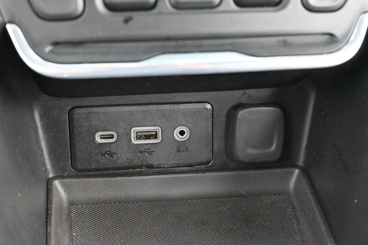 Used 2020 Summit White GMC SLE image 24