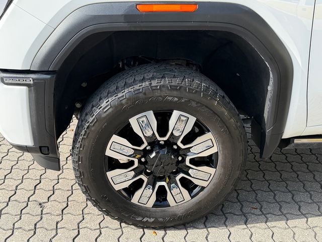Used 2025 White GMC Denali image 12