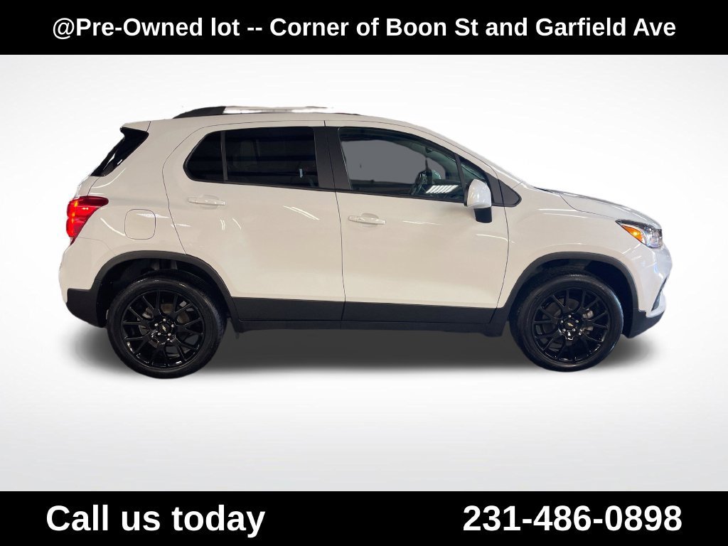 Used 2022 Summit White Chevrolet LT image 6
