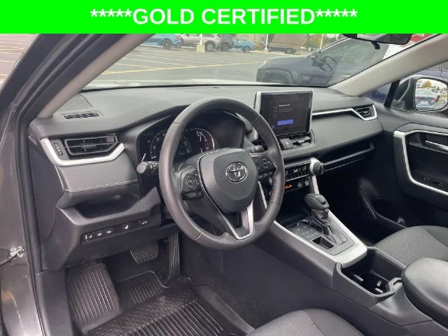 2025 Toyota RAV4 XLE - Photo 18