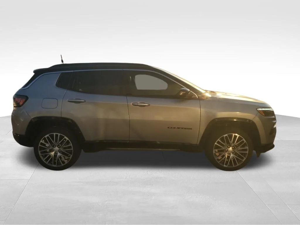 Used 2023 Silver Jeep Limited image 9