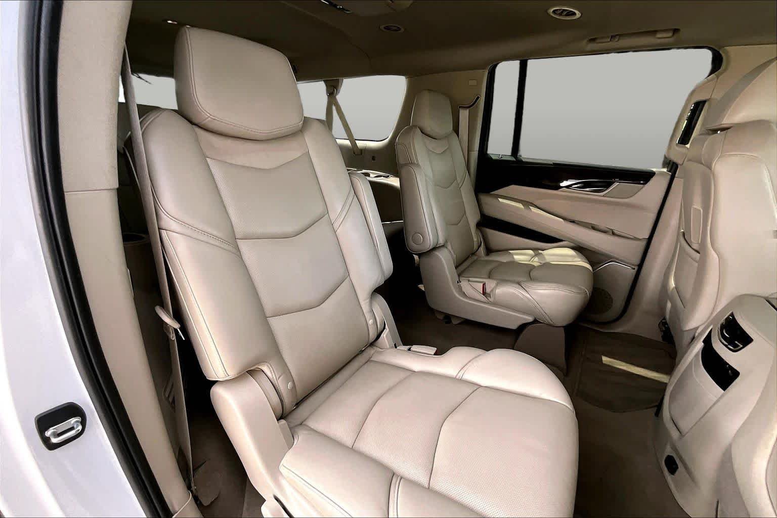 Used 2019 Crystal White Tricoat Cadillac Premium Luxury image 20