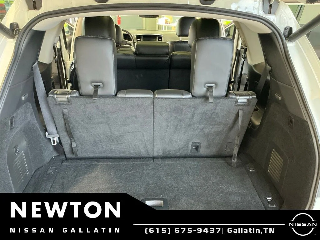 Used 2019 Pearl White Nissan Platinum image 26
