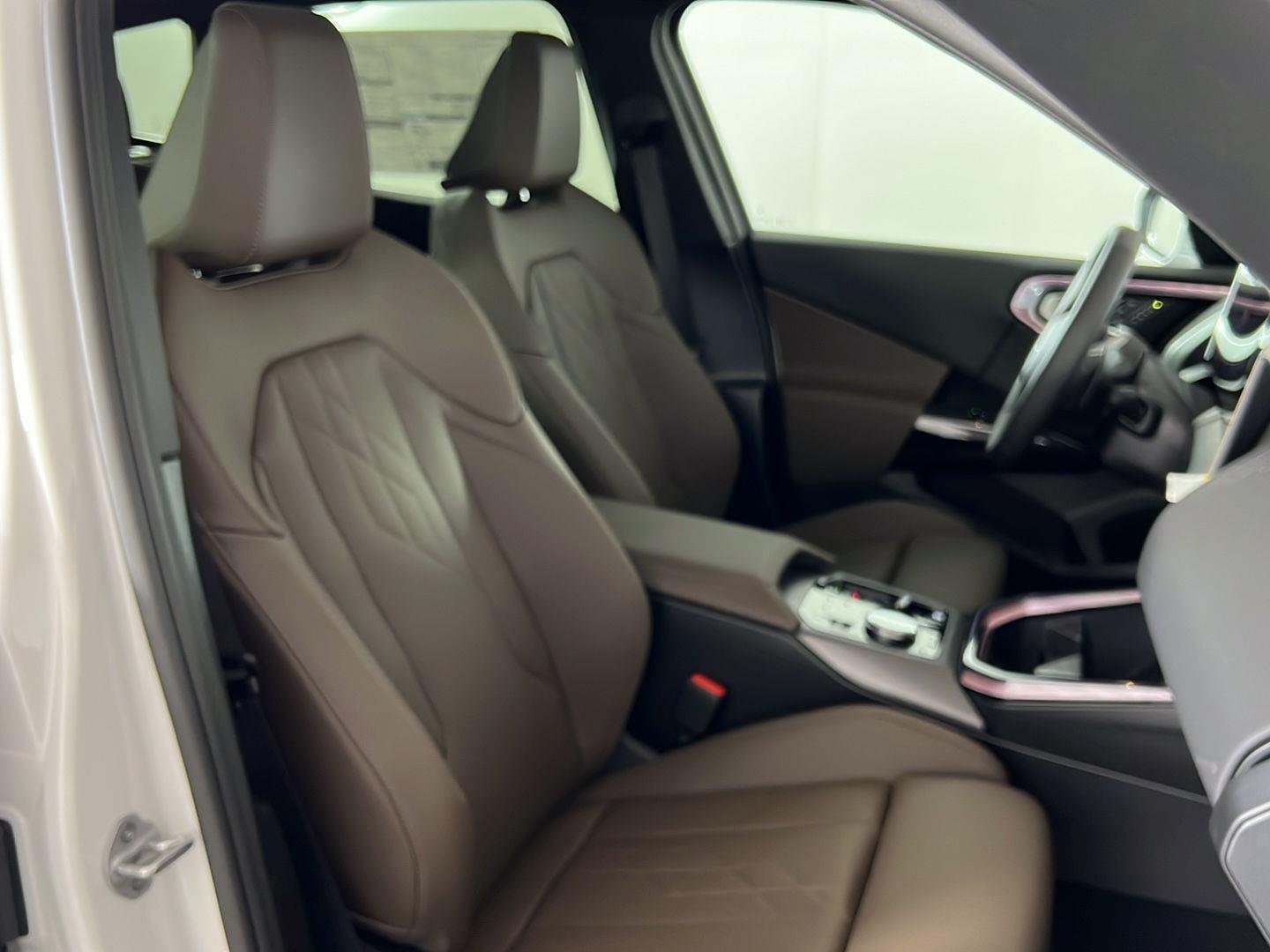 New 2026 Mineral White Metallic BMW 30 xDrive image 13