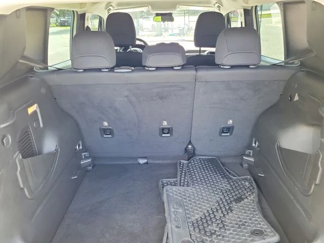 Used 2022 White Jeep Sport image 9