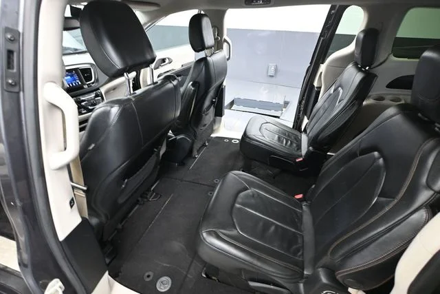 Used 2020 Gray Chrysler Touring L image 26