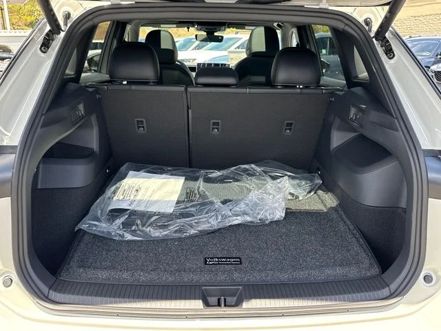 New 2026 Sandstone Volkswagen 2.0T SE R-Line Black image 14
