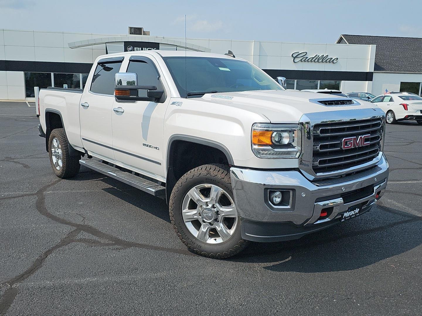 Used 2019 White Frost Tricoat GMC SLT image 3