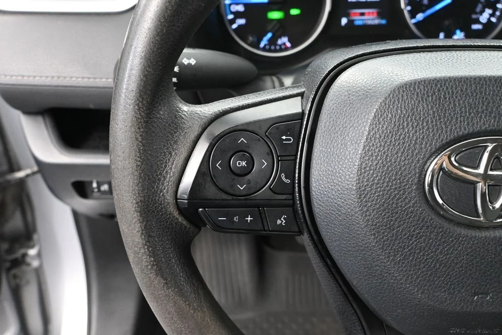 Used 2019 Silver Toyota LE image 27