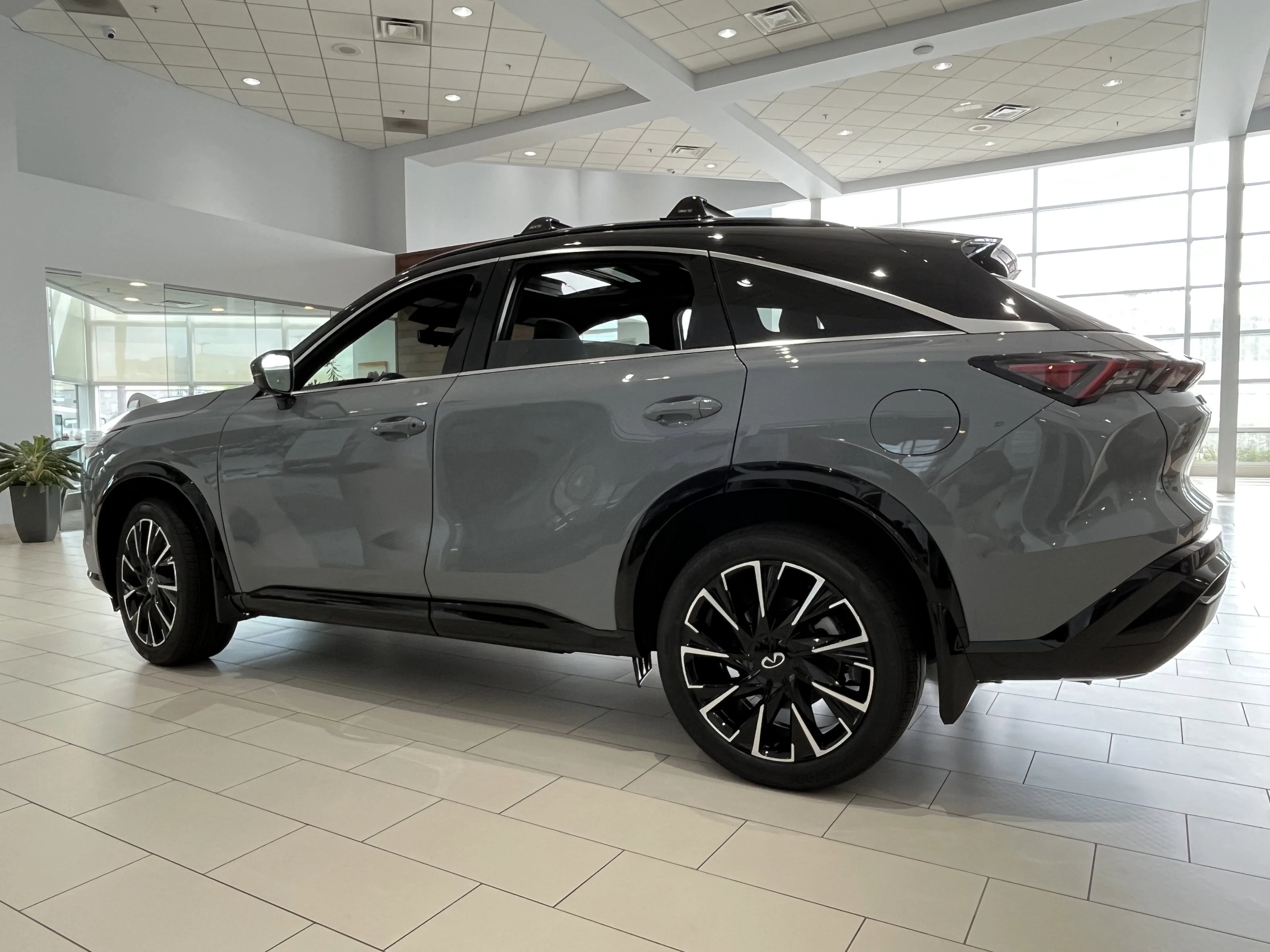 New 2027 Harbor Gray/Obsidian Black INFINITI AUTOGRAPH image 3
