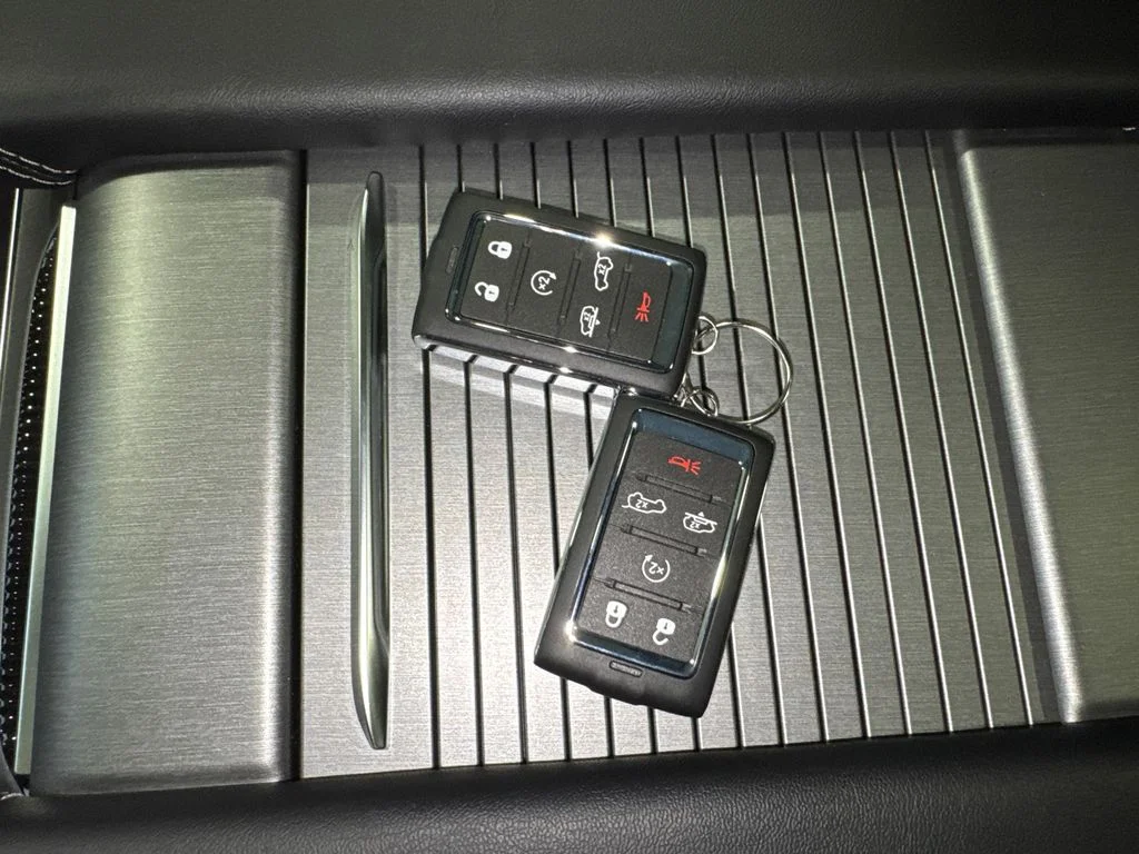 New 2026 Silver-Zynith Exterior Paint Jeep Limited Reserve image 34