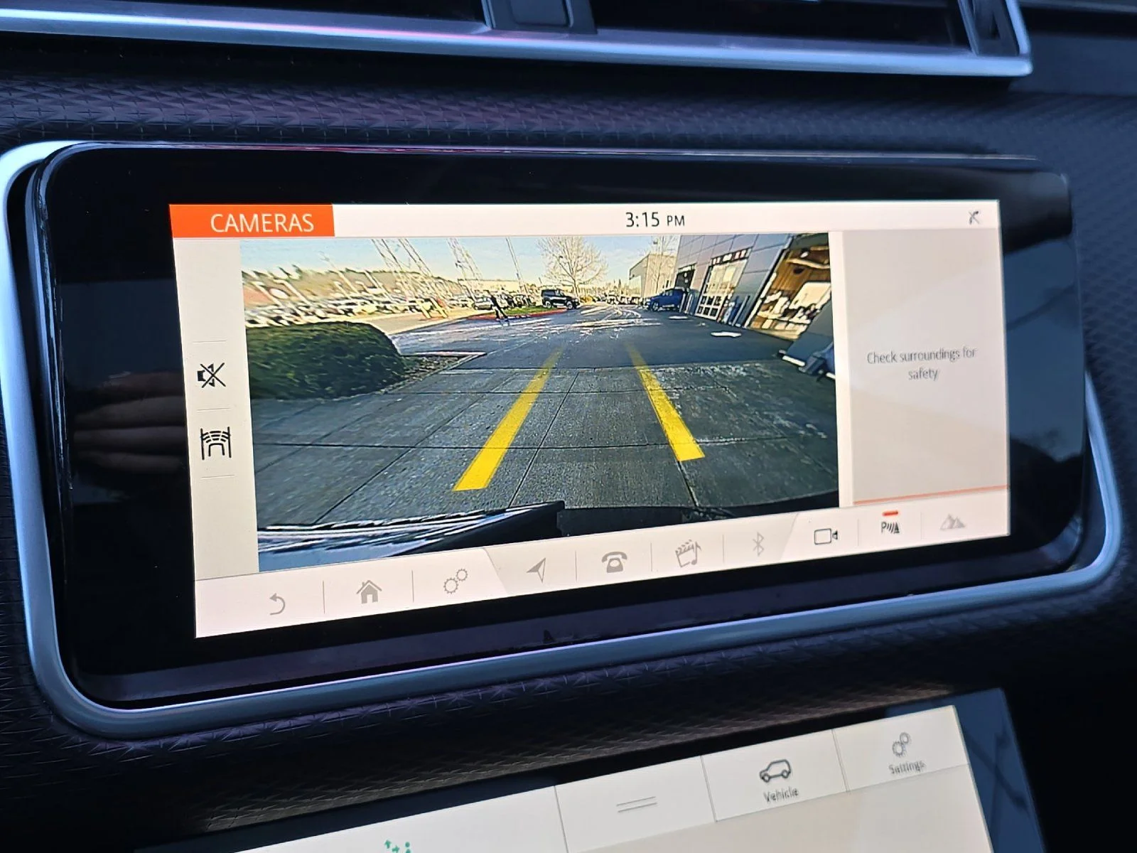 Used 2020 Black Land Rover S image 19