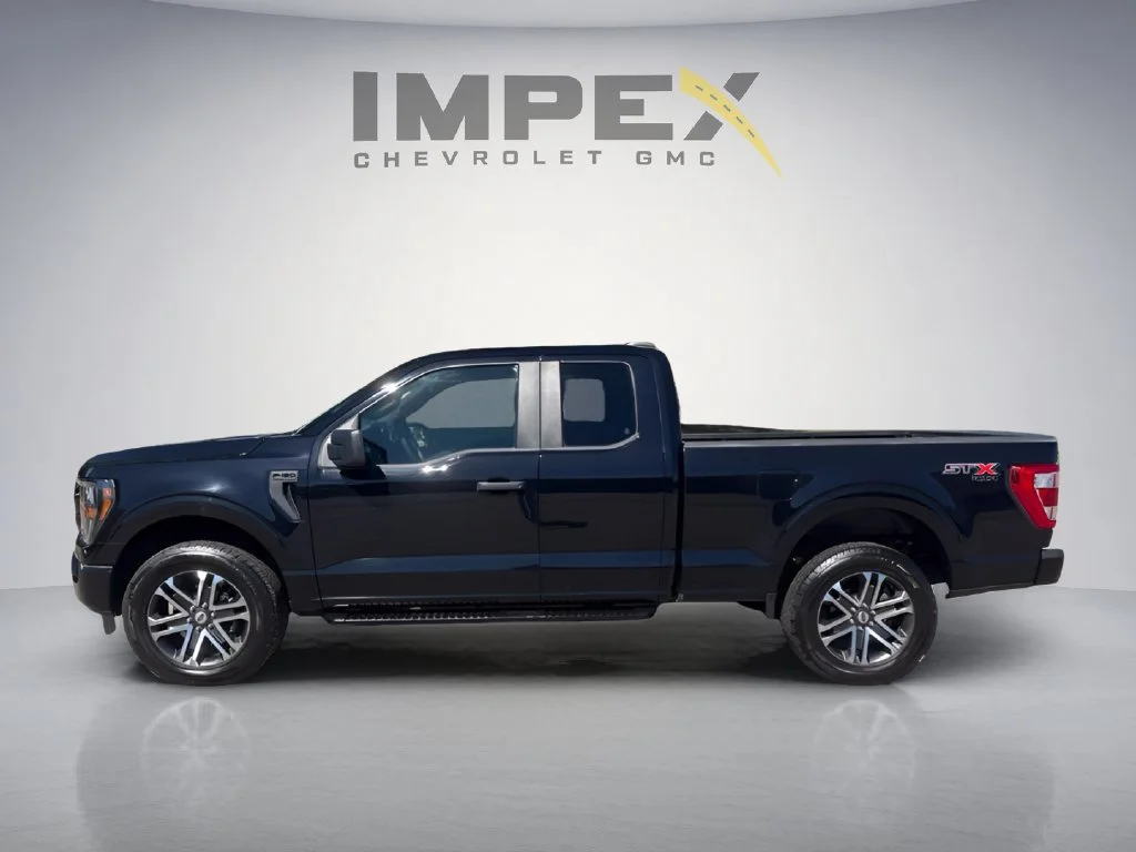 Used 2023  Ford XL image 2