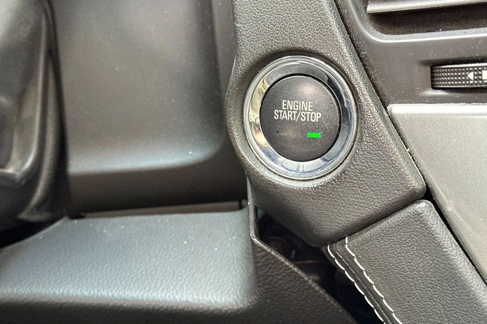 Used 2018 BLACK Chevrolet Premier image 24