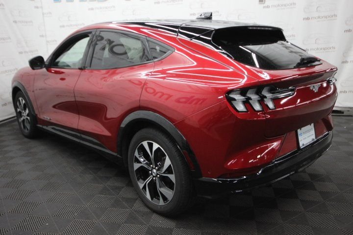 Used 2021 Red Ford Premium image 3