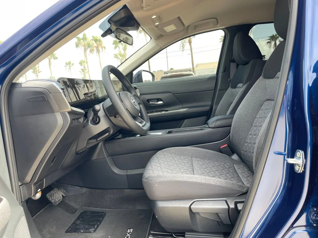 Used 2025 Blue Nissan SV image 9