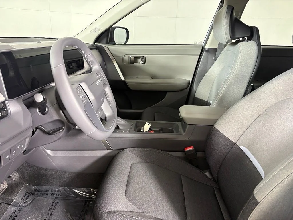 New 2027 Pale Gray Kia S image 21