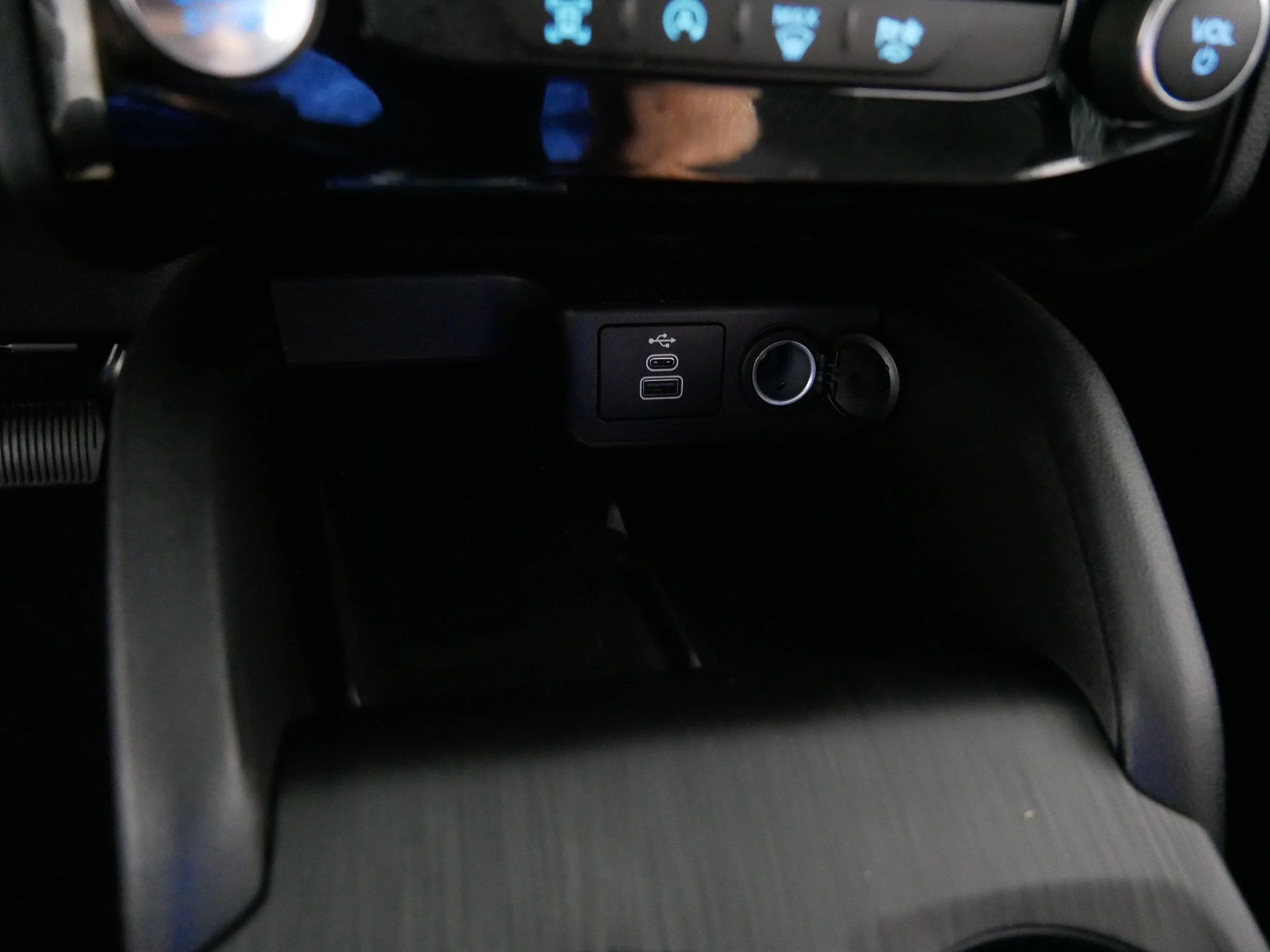 Used 2026 Vapor Blue Metallic Ford Active image 30