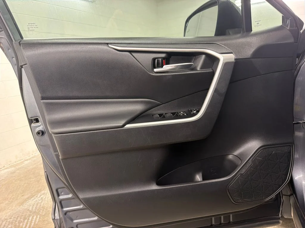 Used 2021 Gray Toyota XLE Premium image 15