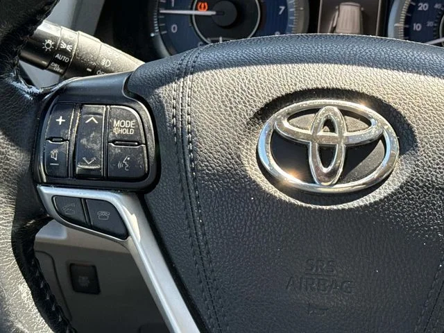 Used 2015 Gray Toyota XLE image 21