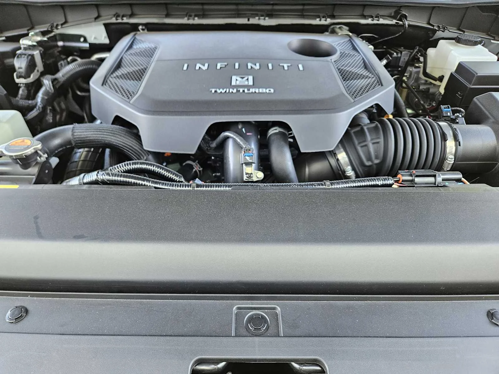 New 2026 RADIANT WHITE INFINITI Luxe 2WD image 23