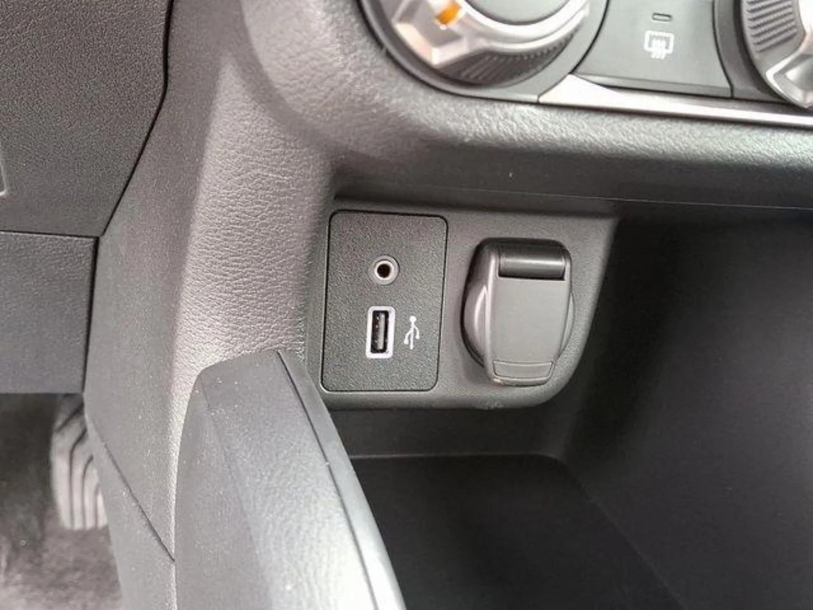2025 Nissan Versa Sedan S - Photo 14