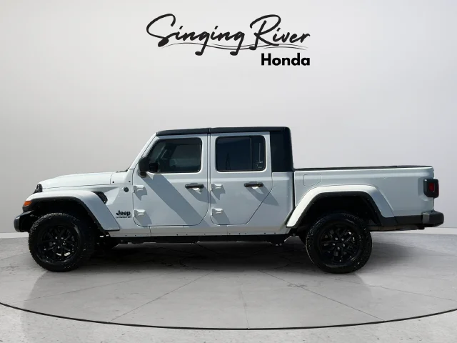 Used 2022 Bright White Clearcoat Jeep Sport image 4