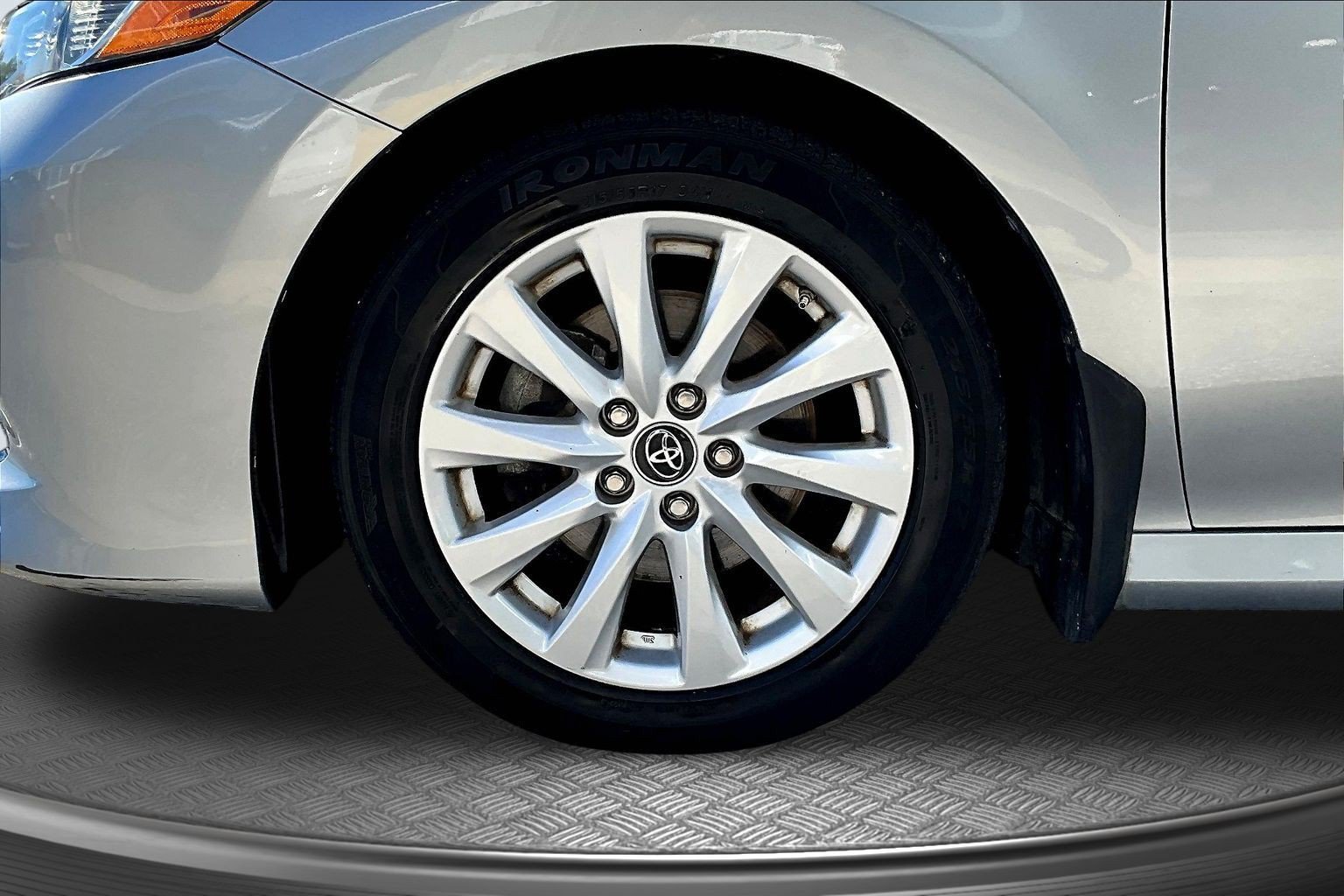 Used 2019 Silver Toyota LE image 27