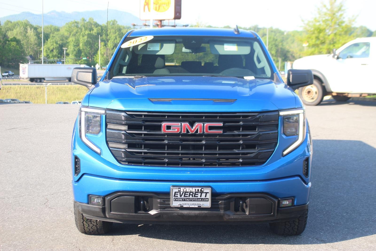 Used 2022 Dynamic Blue Metallic GMC Elevation image 2