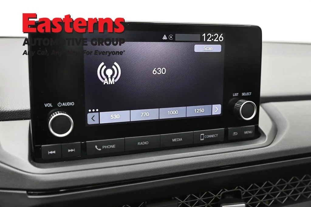 Used 2025 White Honda SE image 19