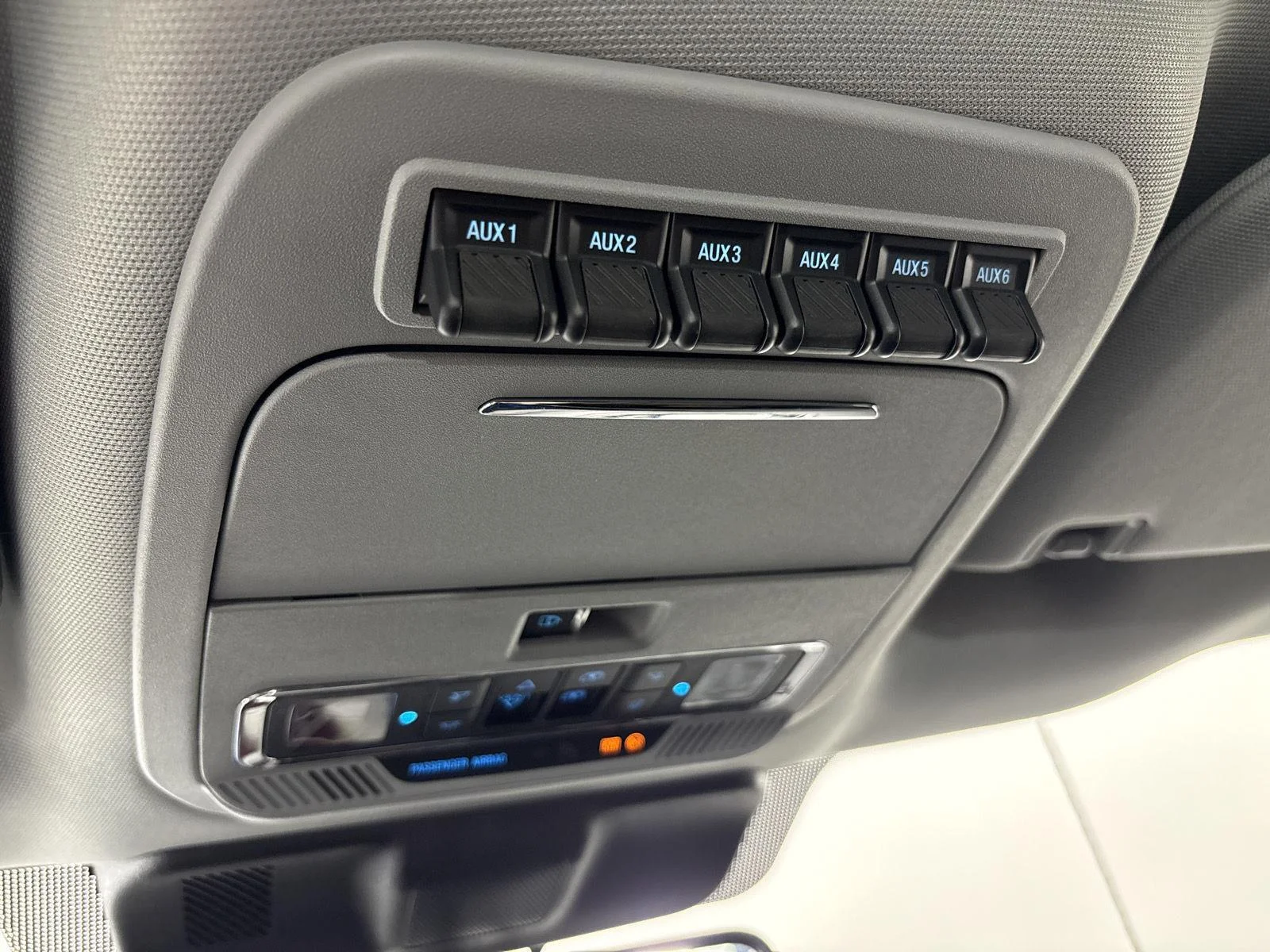 Used 2024 Star White Metallic Tri-Coat Ford LARIAT image 18
