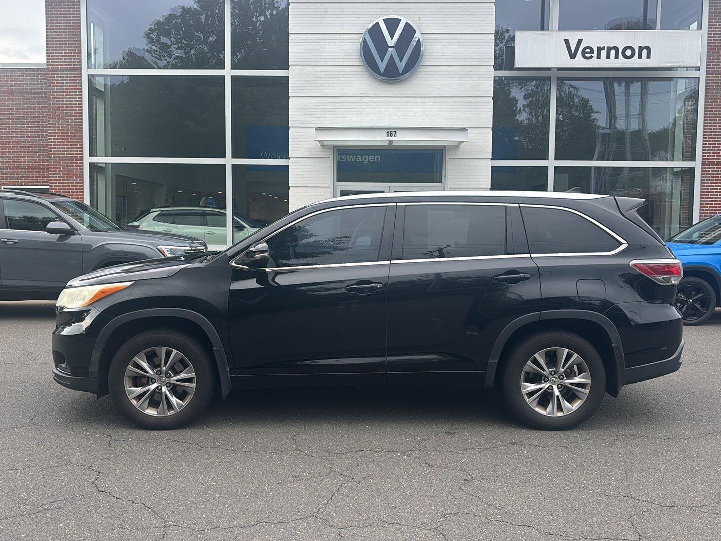 Used 2014 Toyota Highlander XLE with VIN 5TDJKRFH2ES031691 for sale in Vernon, CT