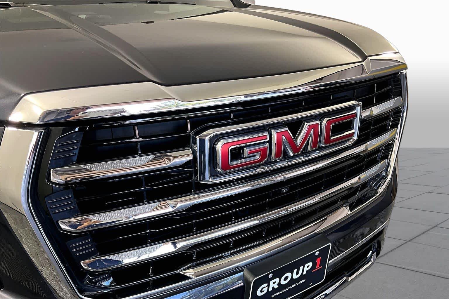 Used 2025 Titanium Rush Metallic GMC Elevation image 28