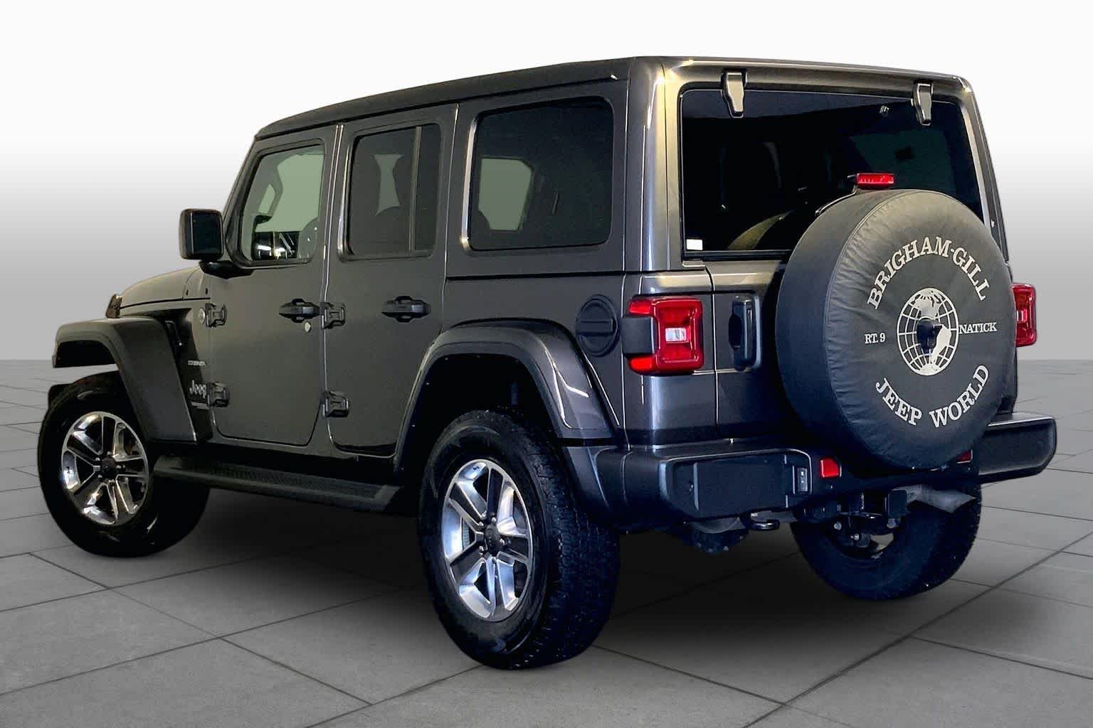 Used 2022 Granite Crystal Metallic Clearcoat Jeep Unlimited Sahara image 12