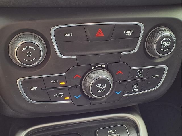Used 2020 White Jeep Latitude image 16