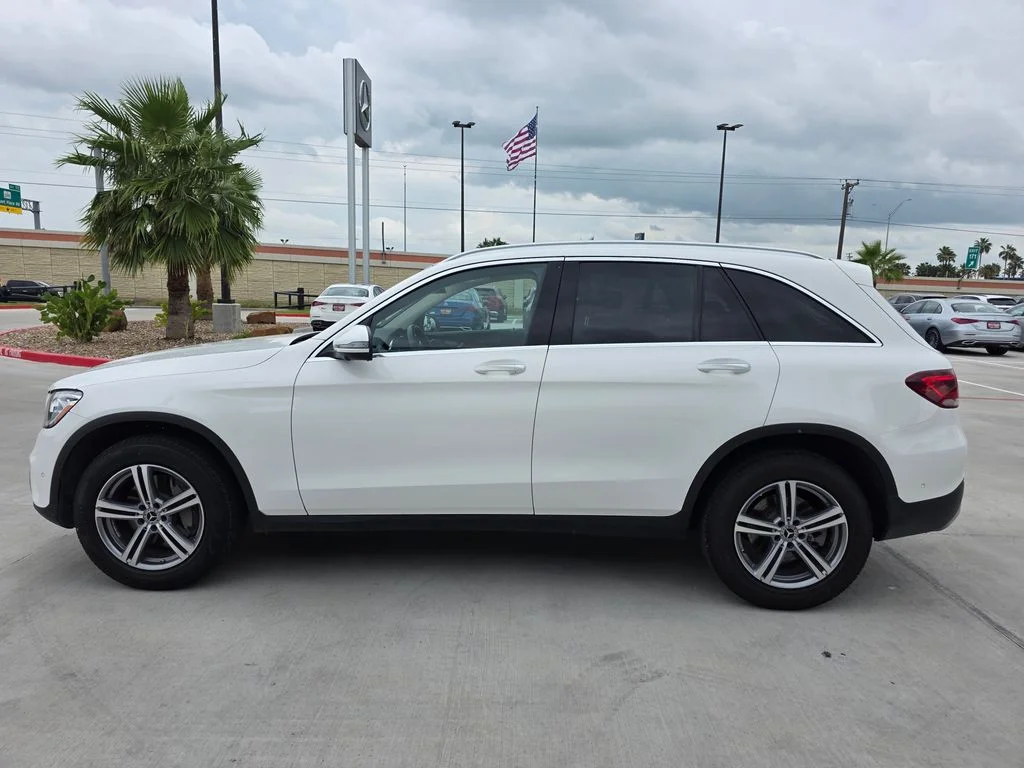 Used 2022 White Mercedes-Benz GLC 300 image 4