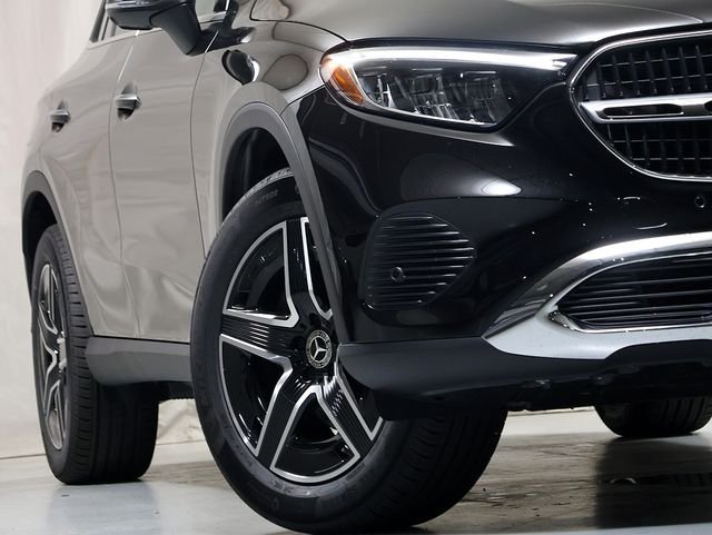 New 2027 Obsidian Black Metallic Mercedes-Benz GLC 300 image 4