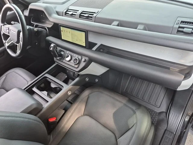 Used 2024  Land Rover SE image 36