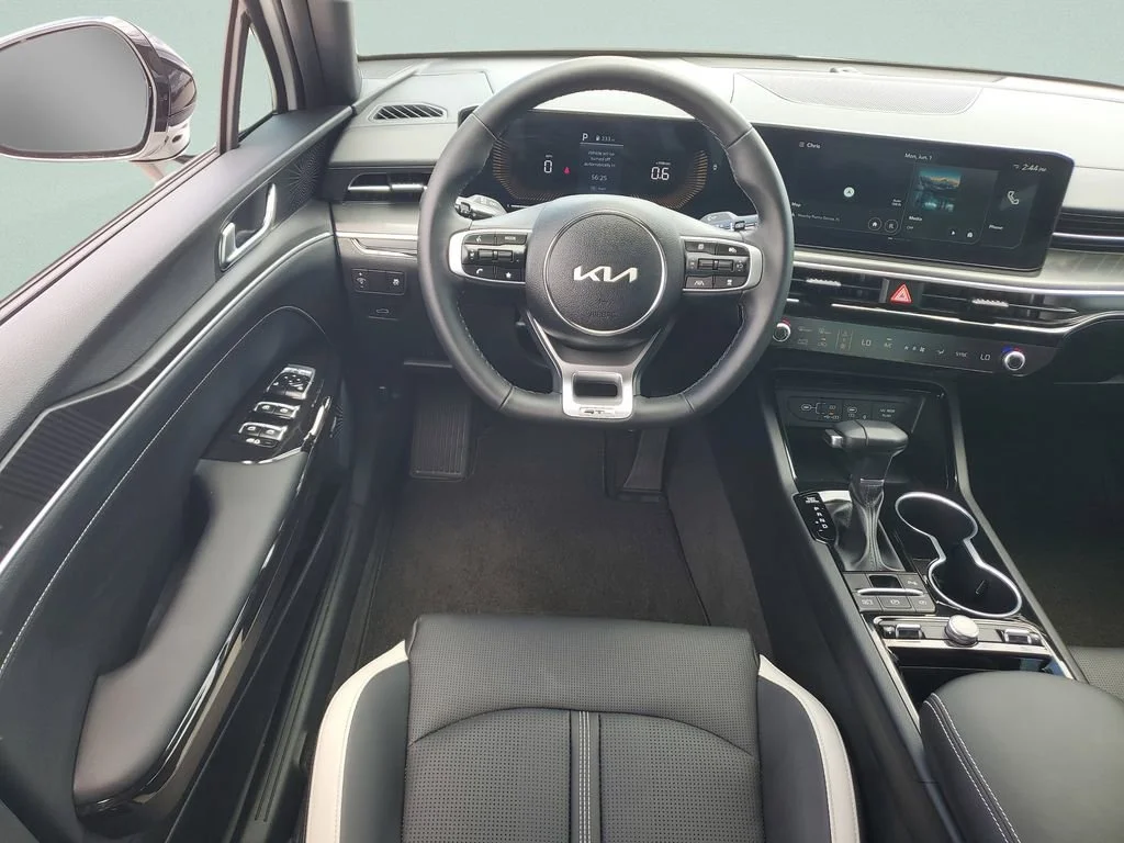 Used 2026 White Kia GT-Line FWD image 12