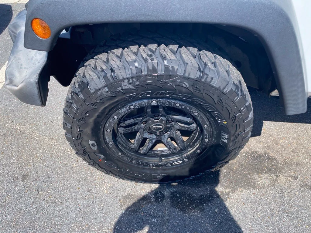 Used 2017 White Jeep Unlimited Sport image 17