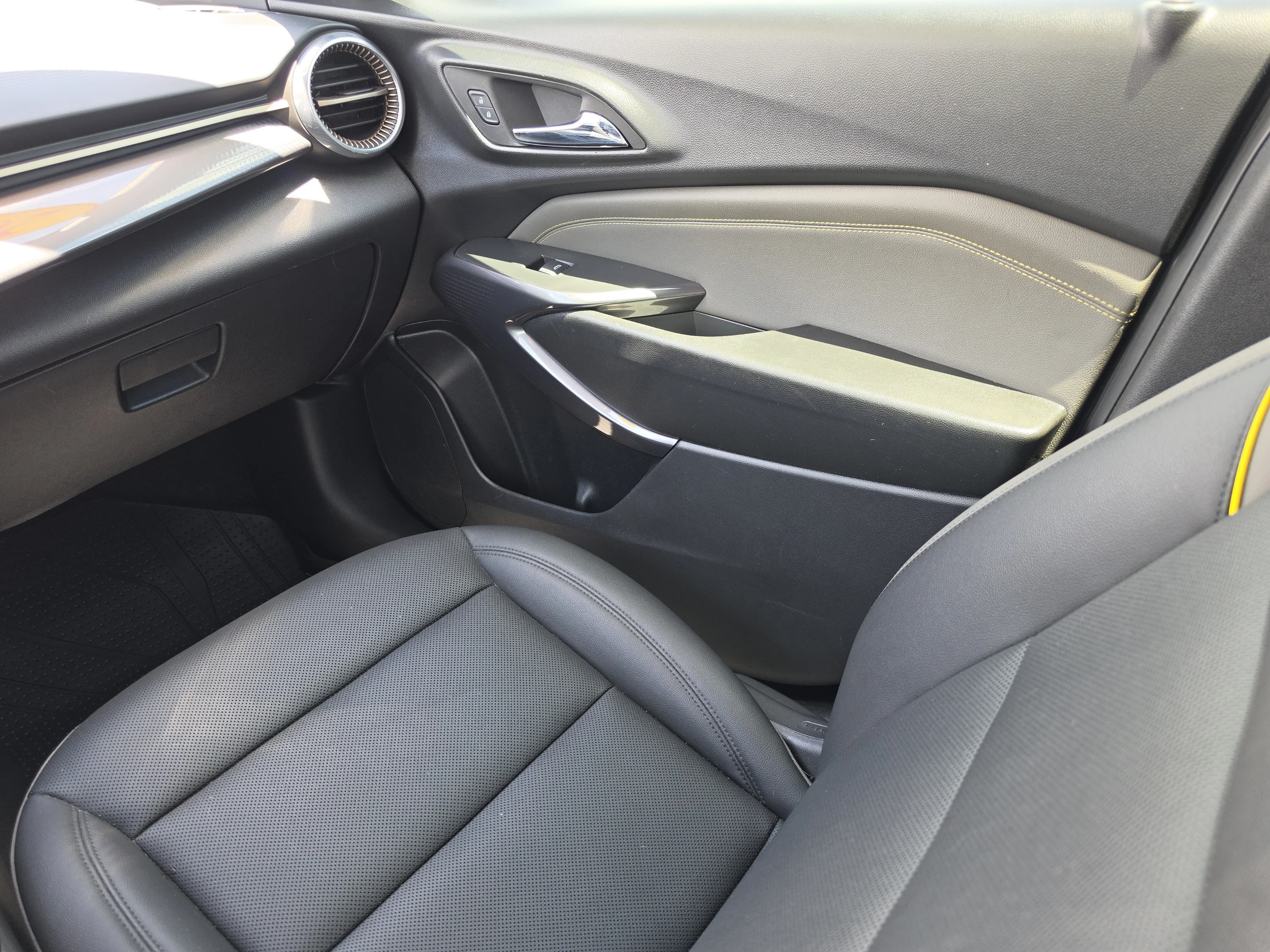 Used 2025 Sterling Gray Metallic Chevrolet ACTIV image 21