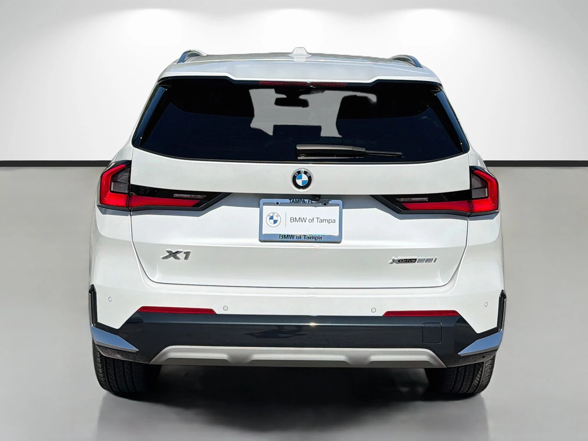 Used 2024 Mineral White Metallic BMW xDrive28i image 4