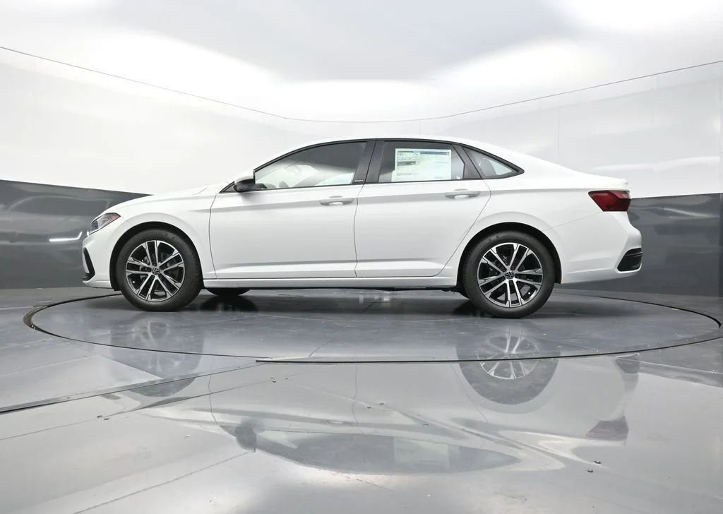 Used 2026 White Volkswagen 1.5T Sport image 25