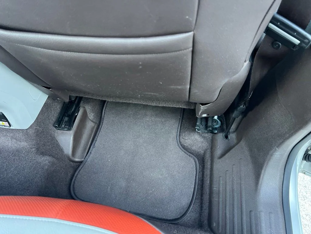 Used 2015 Silver Jeep Limited image 27