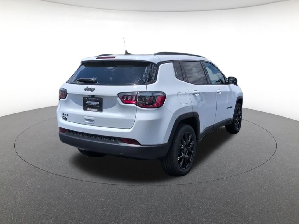 New 2026 Bright White Clear-Coat Exterior Paint Jeep Latitude image 6
