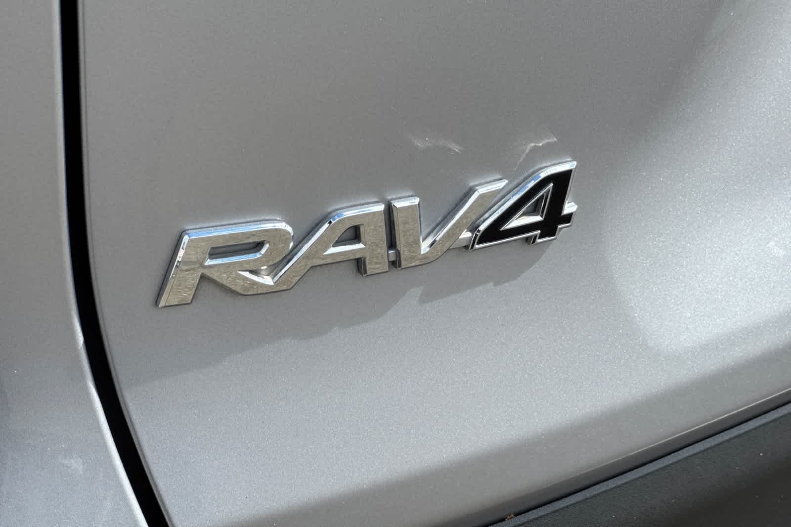 Used 2022 Silver Sky Metallic Toyota XLE image 31