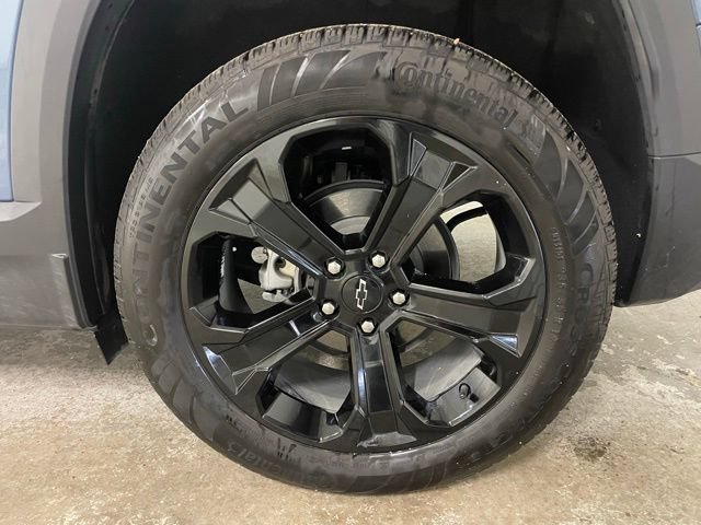 Used 2026 Lakeshore Blue Metallic Chevrolet LT image 10