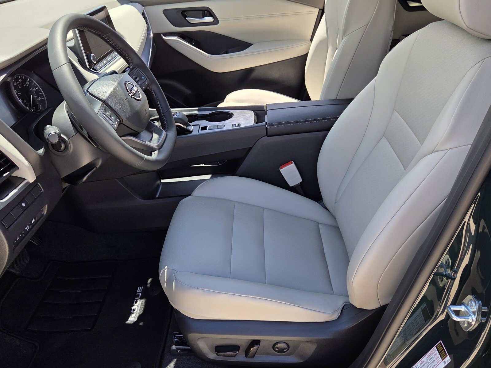 Used 2026 Obsidian Green Nissan Dark Armor image 3